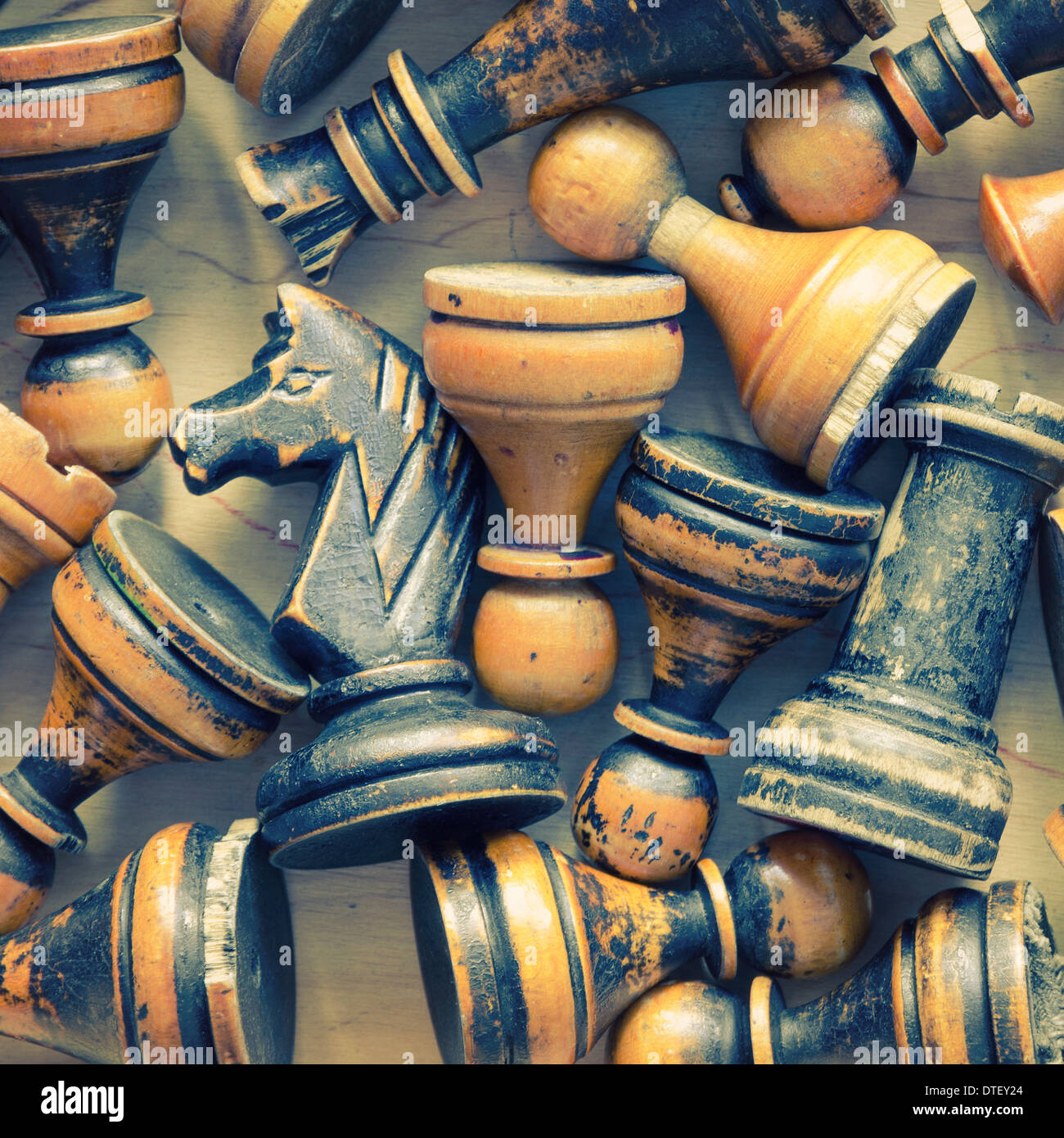 viele Vintage Holz Schachfiguren Nahaufnahme Schuss Stockfoto