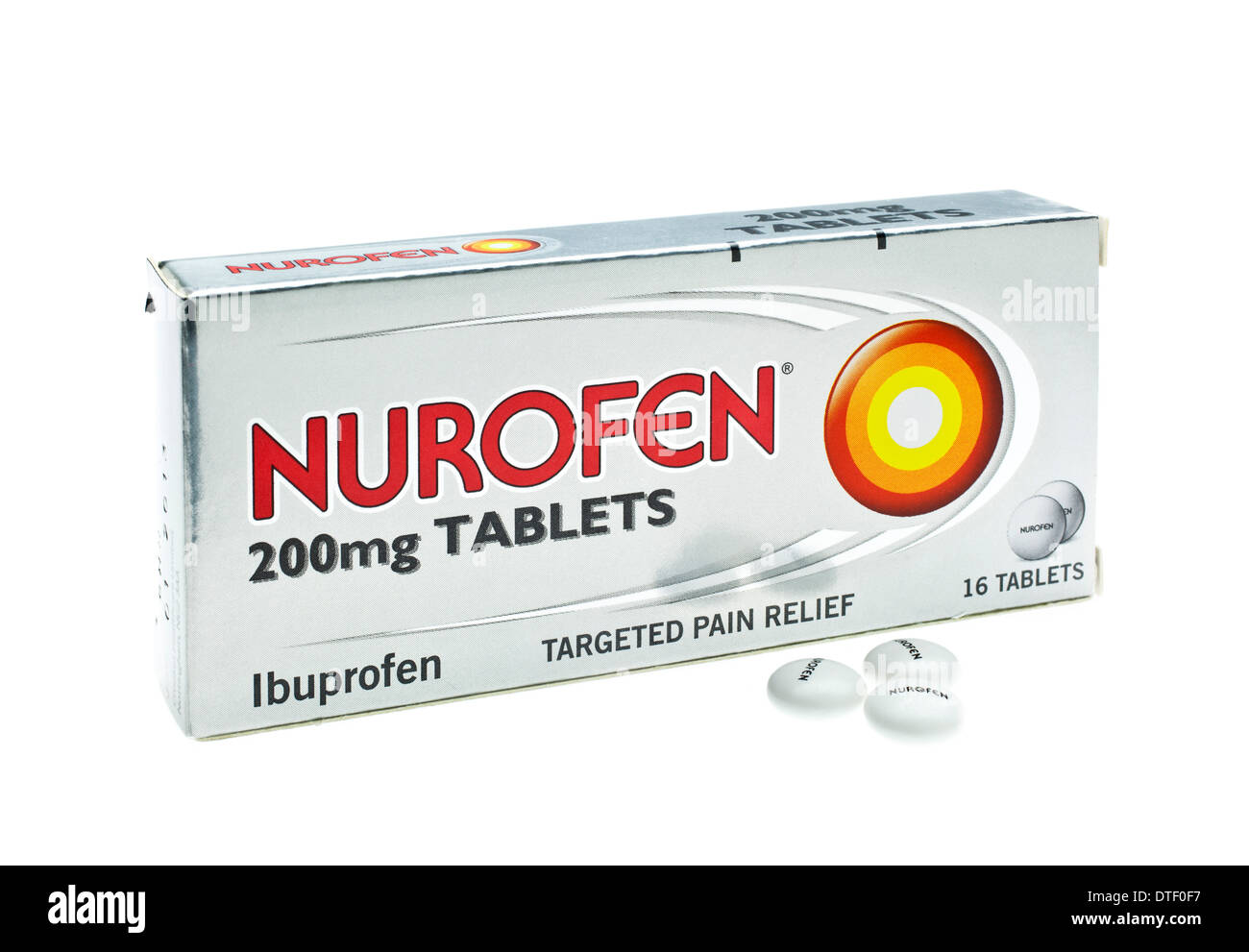 Schachtel mit Nurofen Tabletten und Tabletten auf weißem Hintergrund Stockfoto