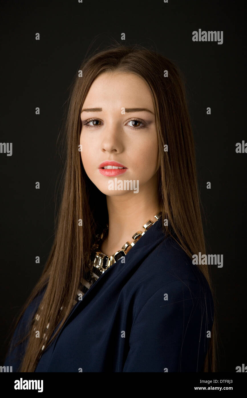 Porträt von einem hübschen braunen Augen Teenager-Mädchen. Stockfoto