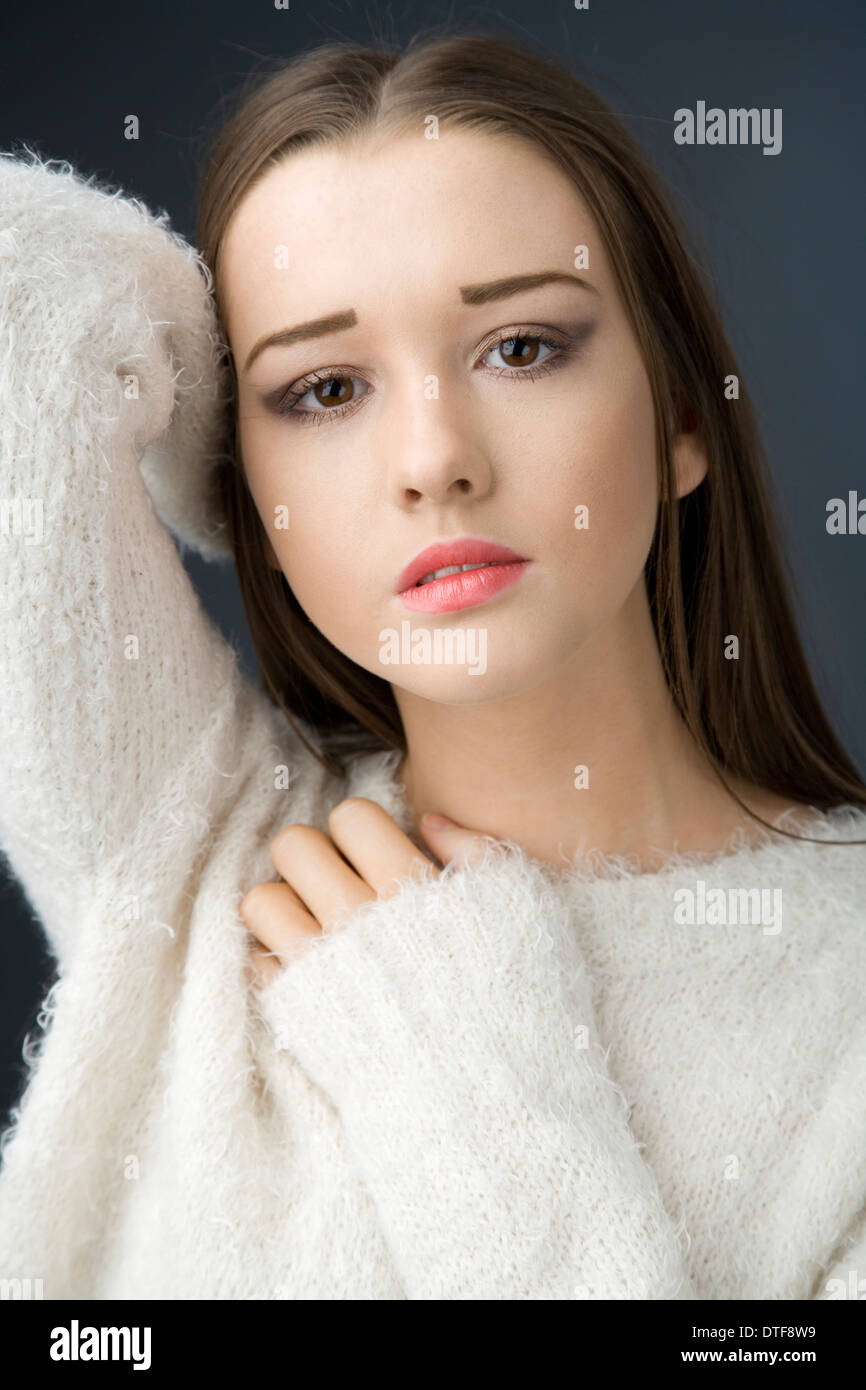 Porträt von einem hübschen braunen Augen Teenager-Mädchen. Stockfoto