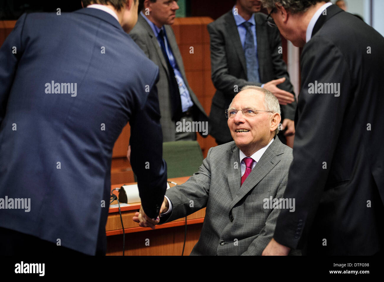 Brüssel, Bxl, Belgien. 17. Februar 2014. Bundesfinanzminister Wolfgang Schaeuble kommt zu Beginn der Finanzminister der Eurogruppe treffen im Hauptquartier der EU-Rat in Brüssel am 17.02.2014 von Wiktor Dabkowski Credit: Wiktor Dabkowski/ZUMAPRESS.com/Alamy Live News Stockfoto