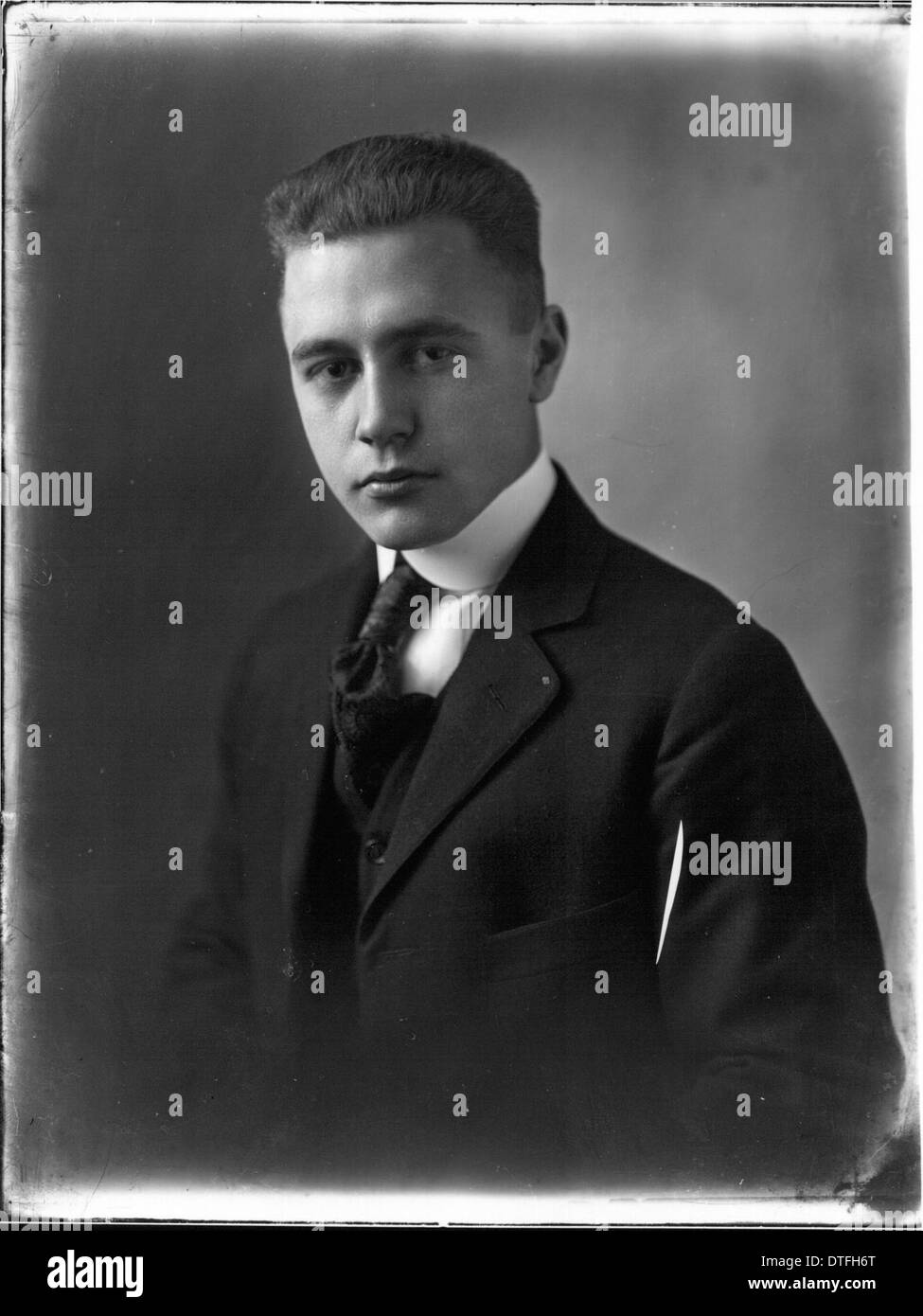 Porträtfoto von Eugene Beekly in Zivilkleidung 1919 Stockfoto