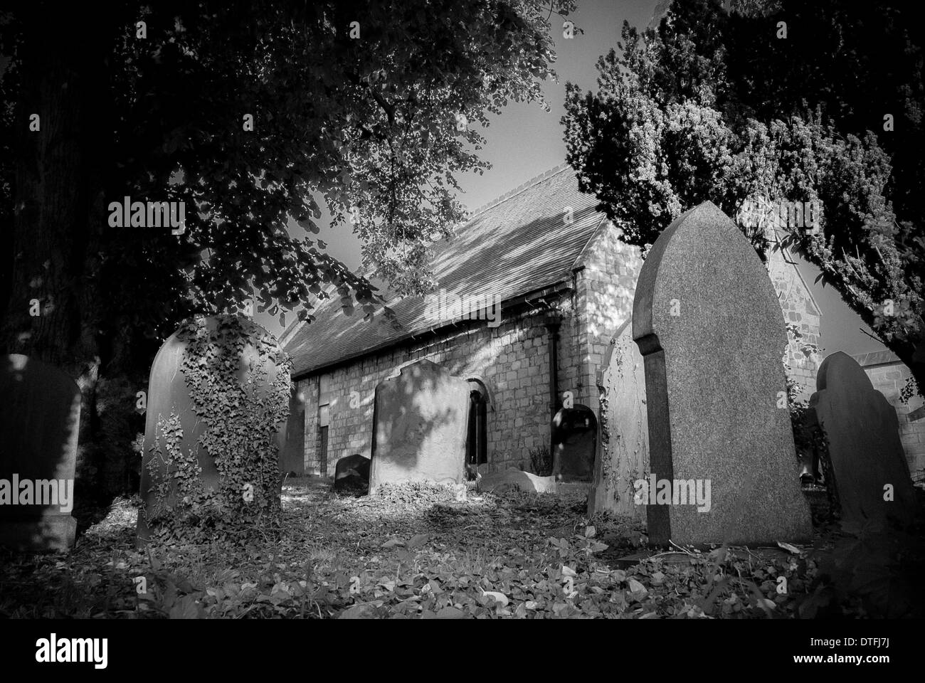 Grabsteine in Kirchhof Stockfoto