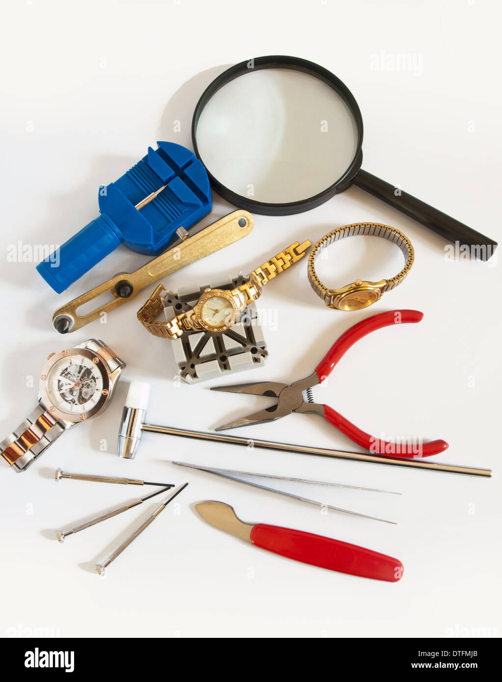 verschiedene Werkzeuge für die Reparatur von Uhren und Zeitmesser Stockfoto