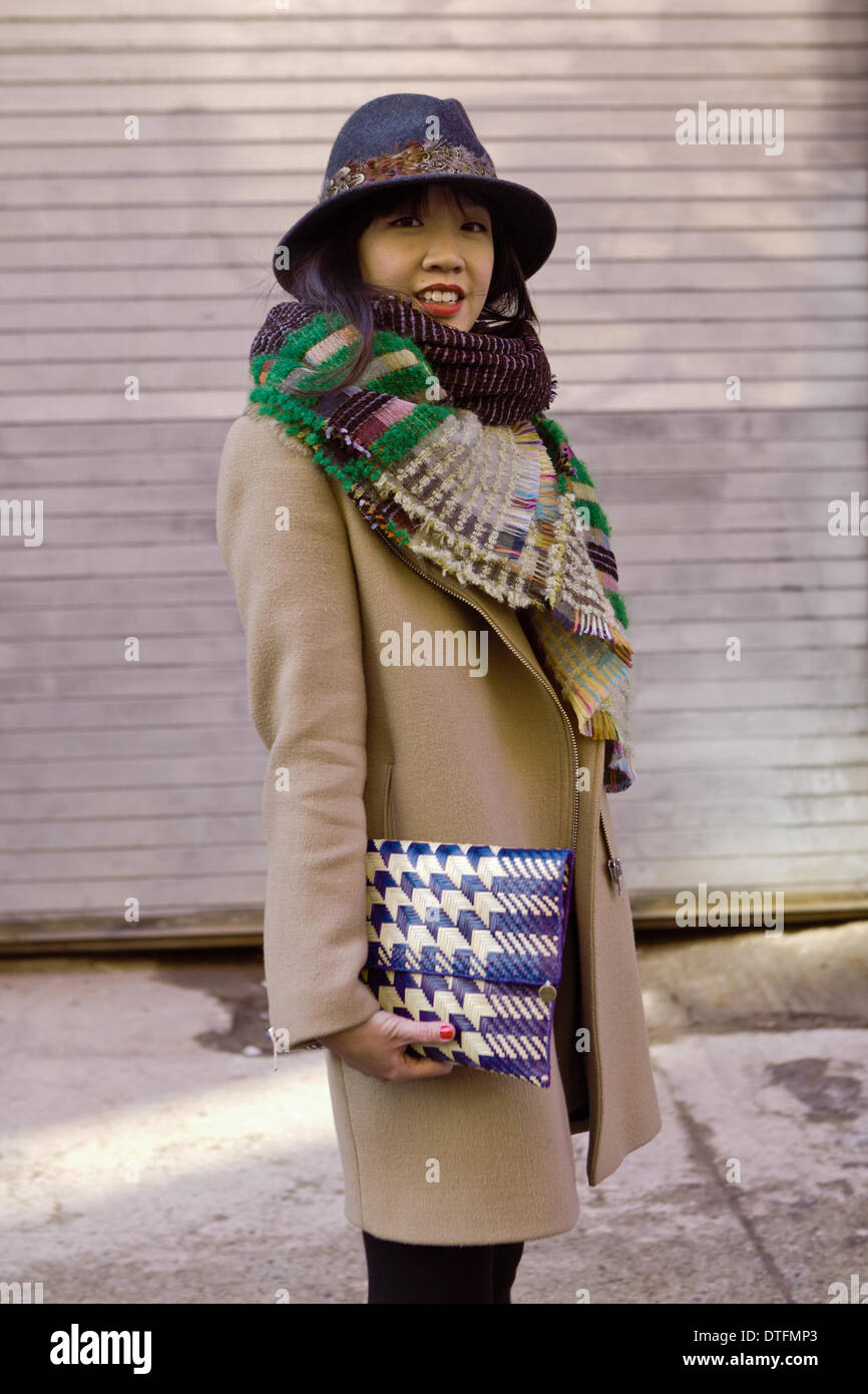 Pei Ru Keh posiert auf der Straße während der New York Fashion Week - 7. Februar 2014 - Foto: Start-und Landebahn Manhattan/Thomas B. Ling/Picture Alliance Stockfoto