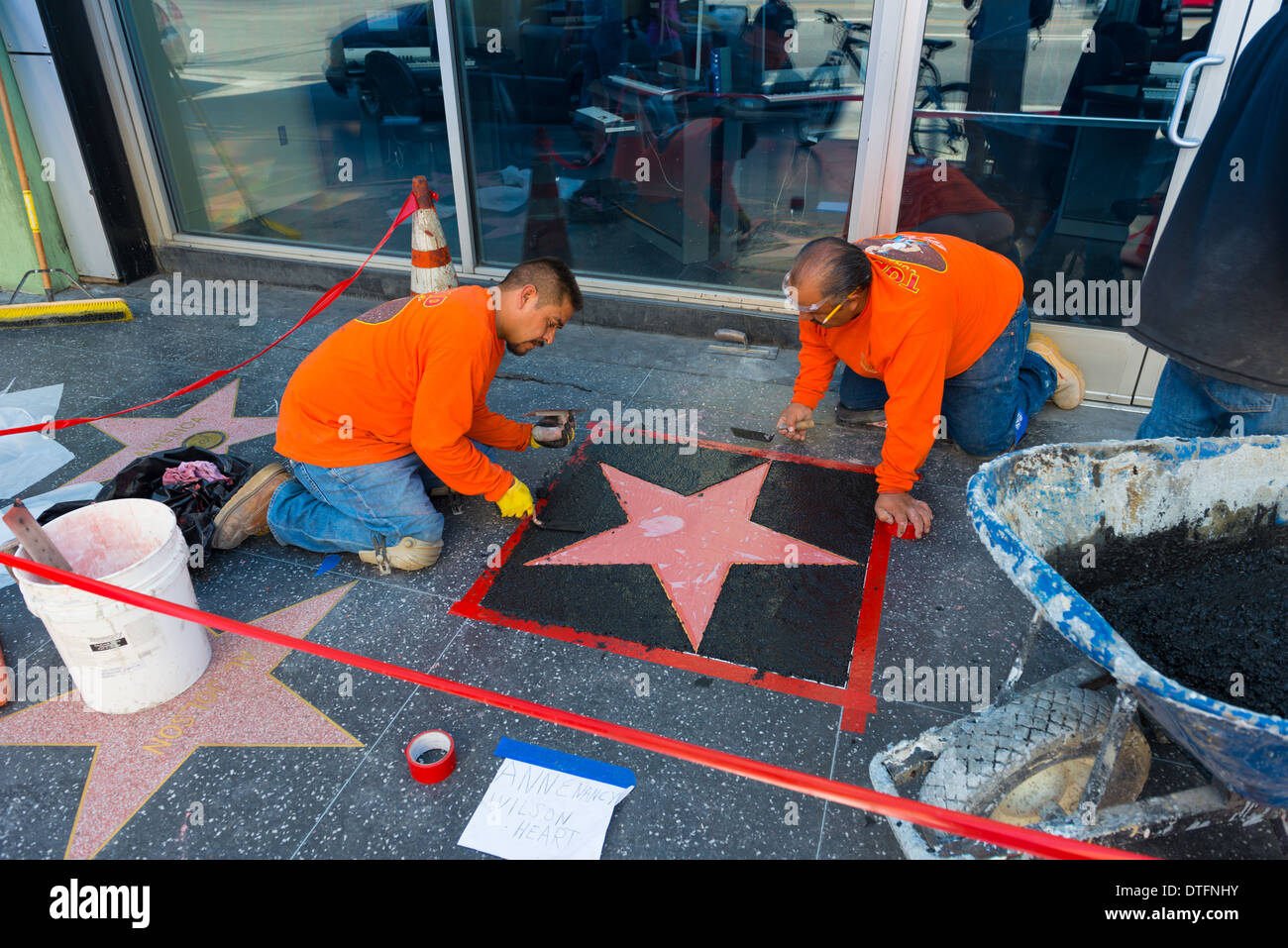 Wie Bekommt Man Einen Stern Auf Dem Walk Of Fame Bau und Montage von der Stern auf dem Walk Of Fame, Los Angeles