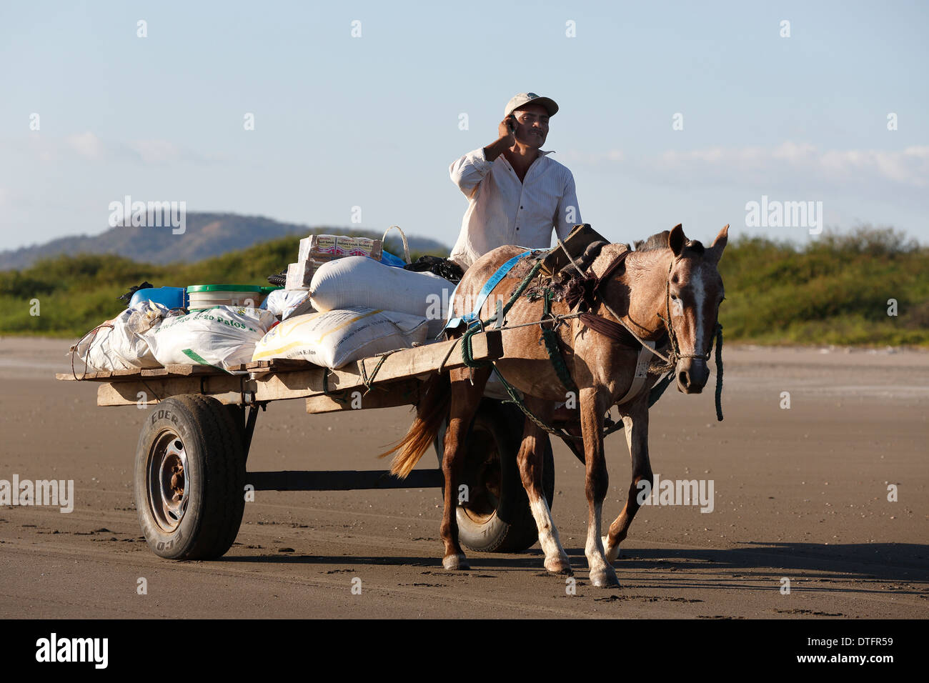 Mann Handy Pferdewagen Mechapa Nicaragua Stockfoto