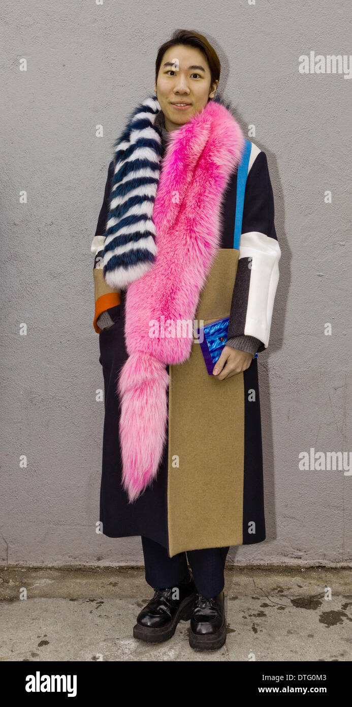 Ein schickes neues Yorker posing in den Straßen während der Fashion Week in New York City - 9. Februar 2014 - Foto: Start-und Landebahn Manhattan/Thomas B. Ling/Picture Alliance Stockfoto