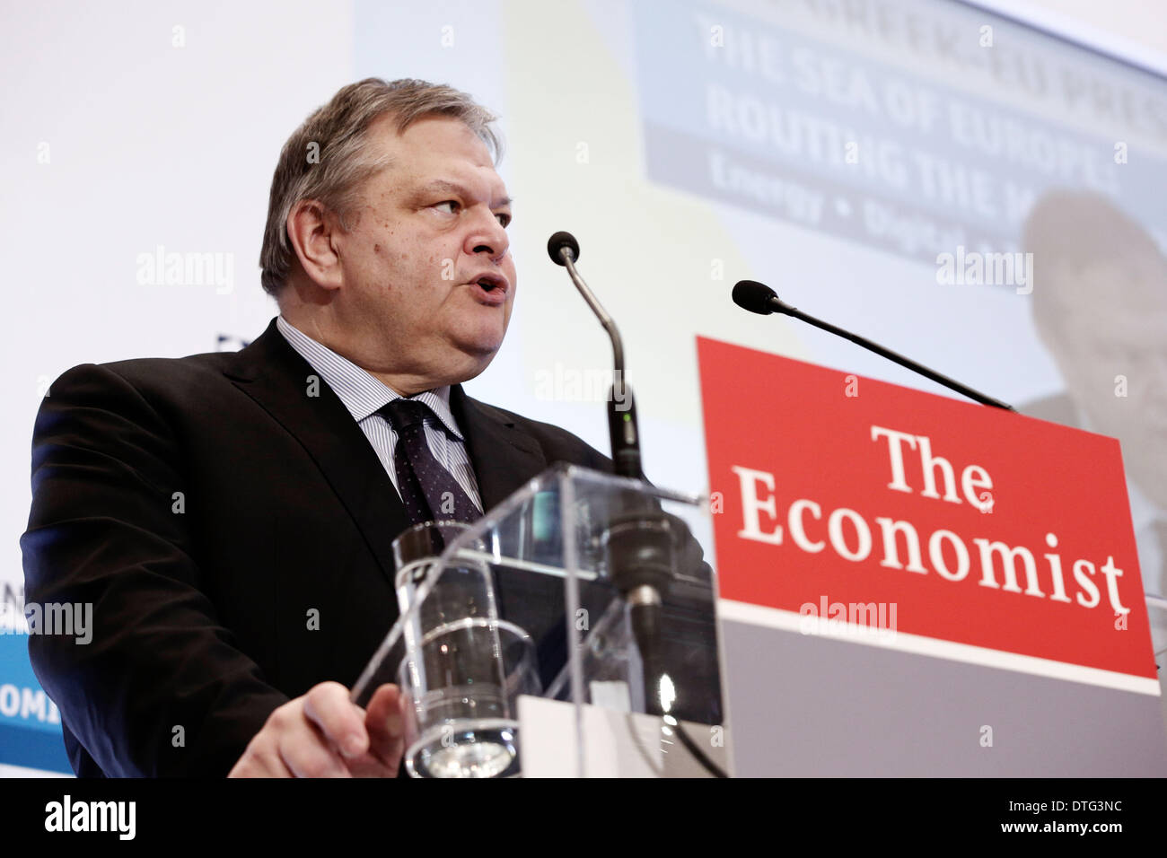 Thessaloniki, Griechenland. 17. Februar 2014. Stellvertretender Ministerpräsident und Minister für auswärtige Angelegenheiten Evangelos Venizelos hält Rede bei einer Konferenz, organisiert von The Economist unter dem Titel "das Meer Europas: routing der Karte für wirtschaftliches Wachstum". Bildnachweis: Konstantinos Tsakalidis/Alamy Live-Nachrichten Stockfoto