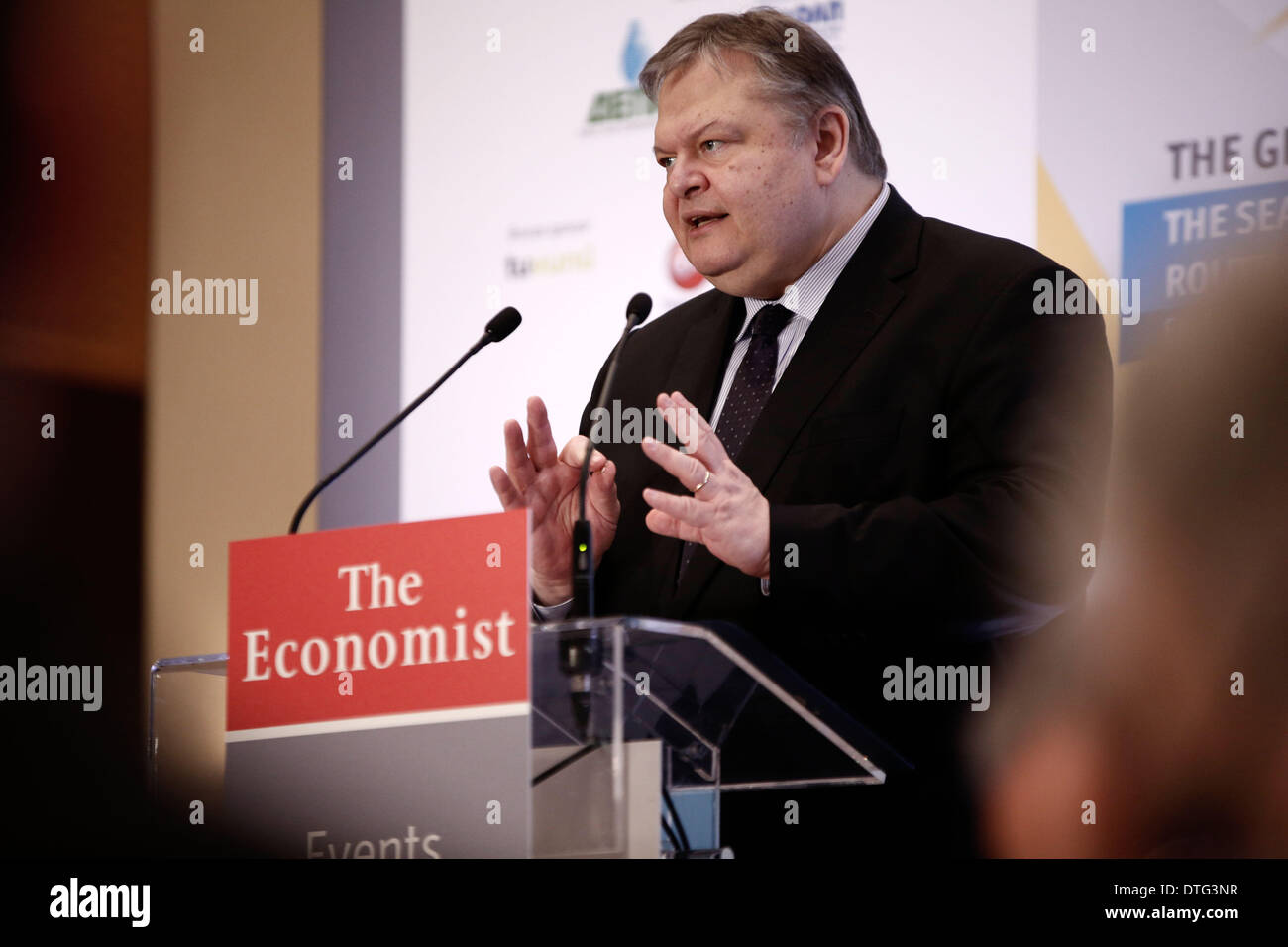 Thessaloniki, Griechenland. 17. Februar 2014. Stellvertretender Ministerpräsident und Minister für auswärtige Angelegenheiten Evangelos Venizelos hält Rede bei einer Konferenz, organisiert von The Economist unter dem Titel "das Meer Europas: routing der Karte für wirtschaftliches Wachstum". Bildnachweis: Konstantinos Tsakalidis/Alamy Live-Nachrichten Stockfoto