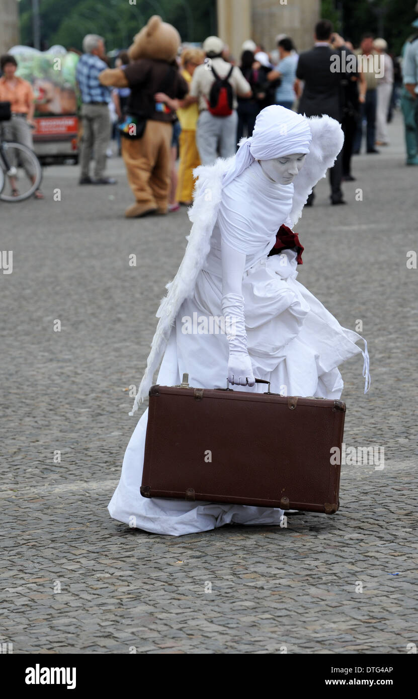 Pantomime, die Vorbereitung für die Arbeit an The Brandenburg Gate Berlin Deutschland Deutschland Europa Stockfoto