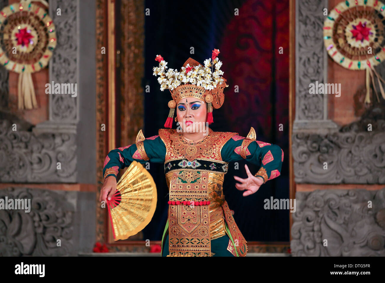 Balinesische Tänzerin während des Barong-Tanz-Show in Ubud, Bali Stockfoto