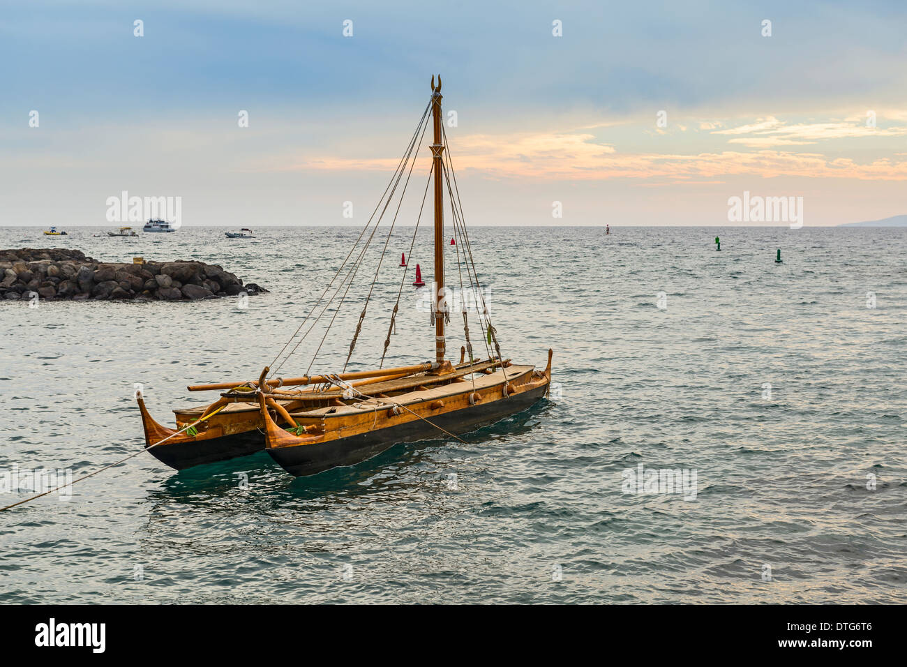 Ein sehr altes Segelboot auf der hawaiianischen Insel Maui. Stockfoto