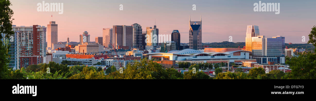 Abend-Panoramablick über Nashville, Tennessee, USA Stockfoto