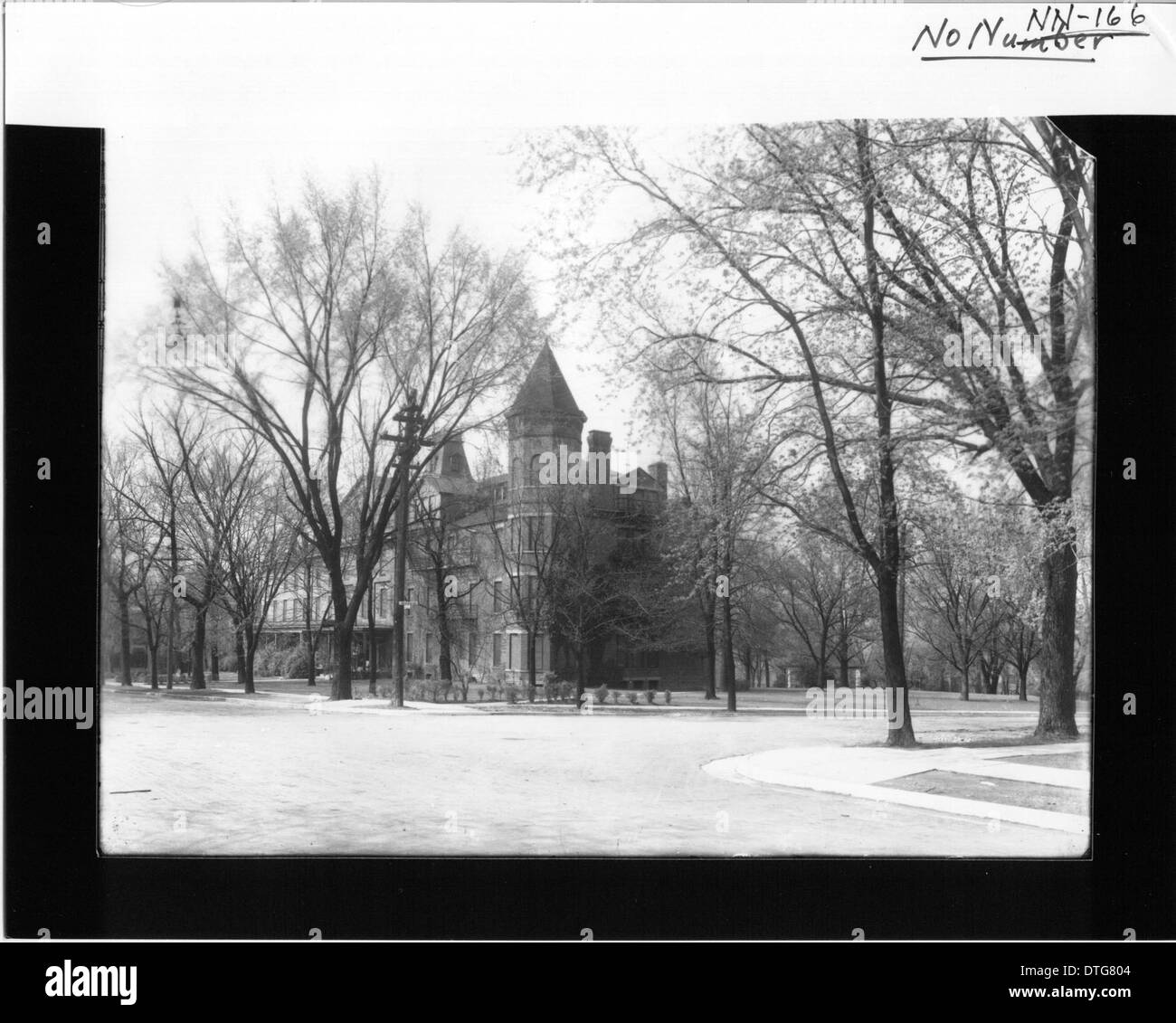 Das Foto zeigt das Oxford College aus dem Nordosten und zeigt seine historischen Gebäude und sein akademisches Erbe. Als Teil der Miami University in Oxford, Ohio, spiegelt das College die reiche Geschichte der Institution und ihre langjährige Rolle in der Frauenbildung in den Vereinigten Staaten wider. Stockfoto