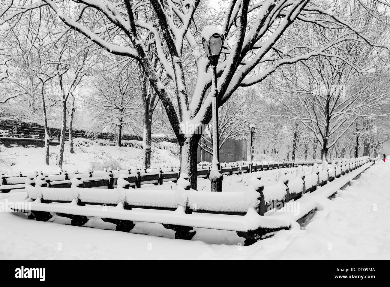Central Park Mall wird ein Winter-Wunderland während eines Schneesturms in New York City. Stockfoto