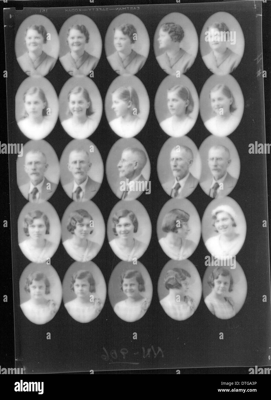 „Ping Pong Porträts“ erfasst fünf Einzelpersonen aus der Zeit von etwa 1933 in einer Serie von Verbundfotos. Das Bild zeigt junge Erwachsene und ältere Menschen und zeigt die Vielfalt menschlicher Erfahrungen im Laufe der Zeit. Stockfoto