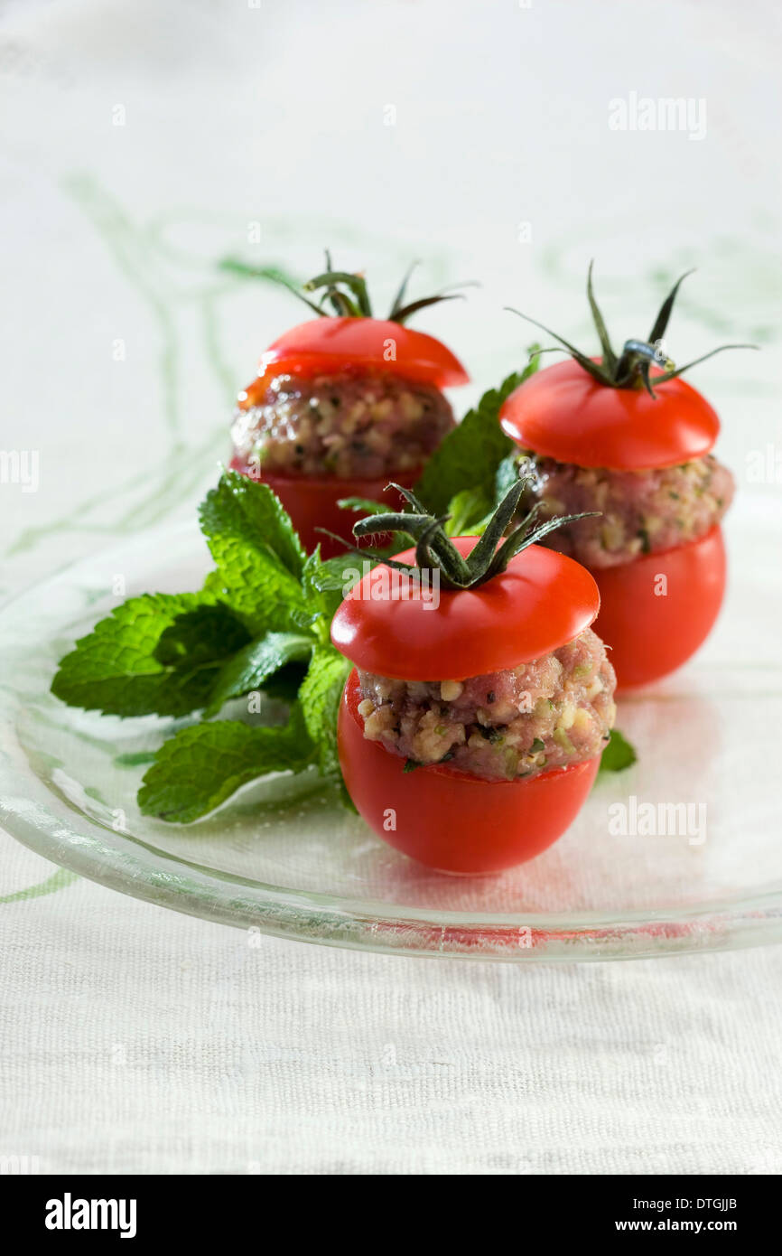 Kleine Tomaten gefüllt mit libanesischen Lamm-tartare Stockfoto