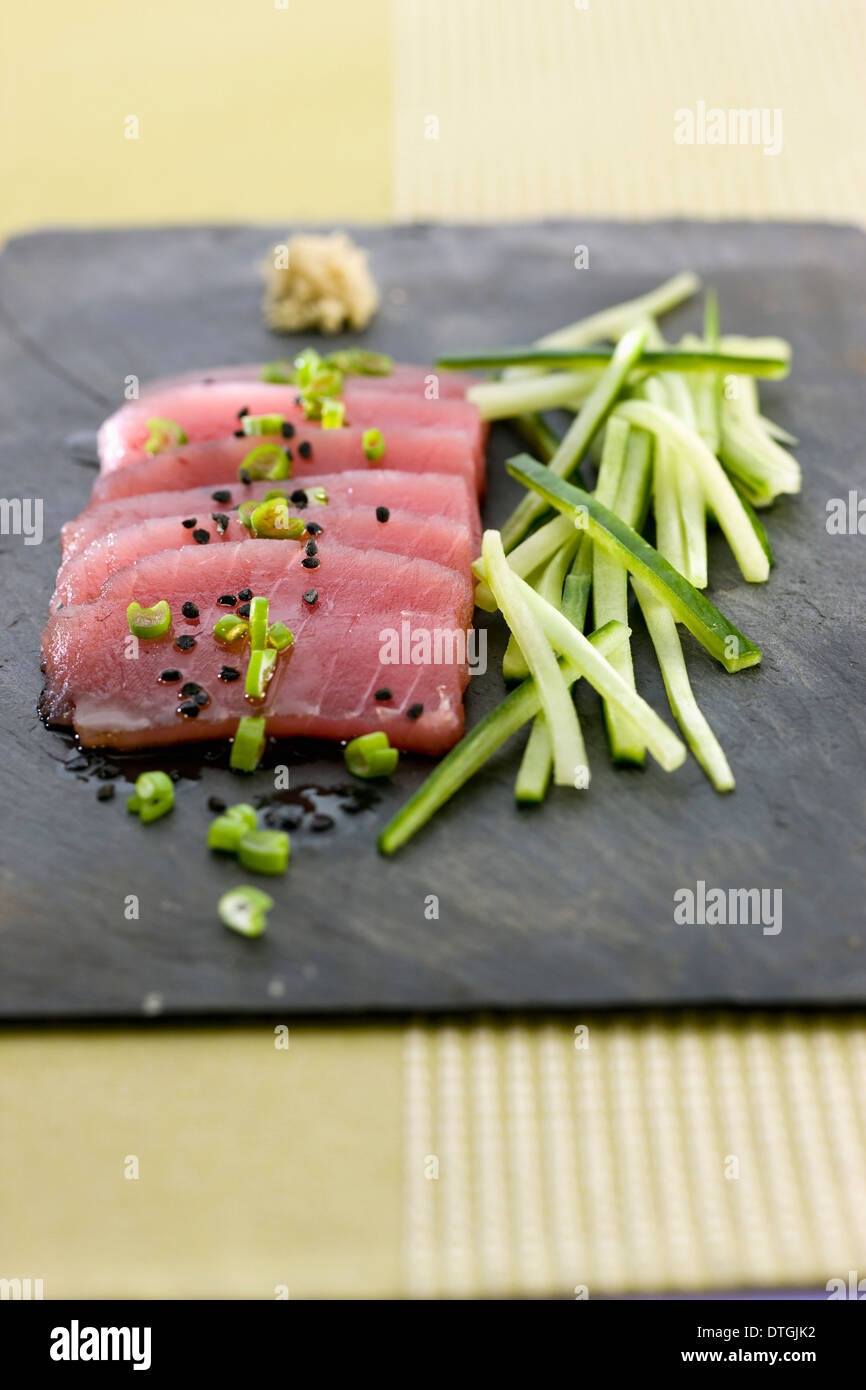 Thunfisch Chirashi Stockfoto