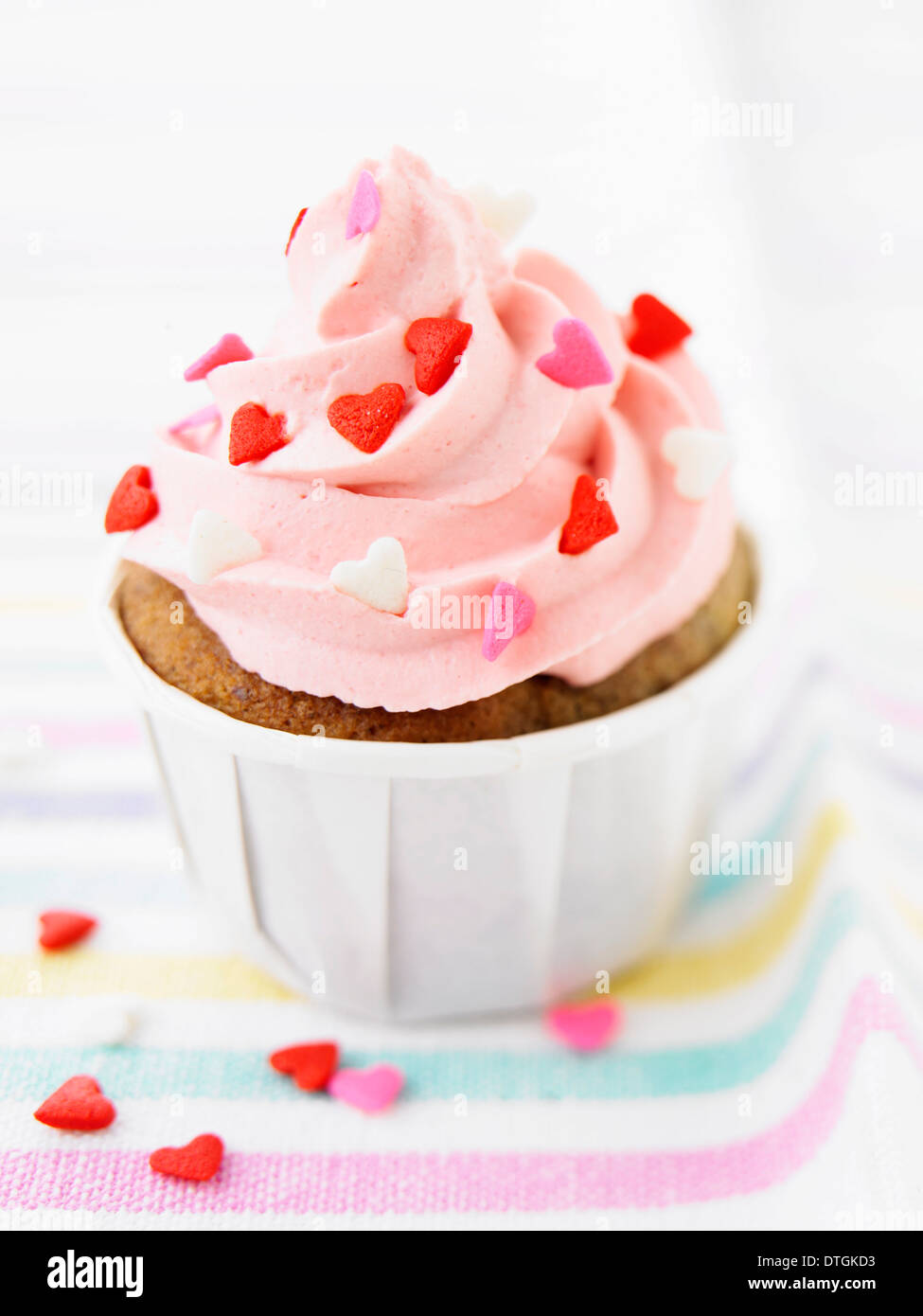 Cupcake mit Erdbeer-topping Stockfoto