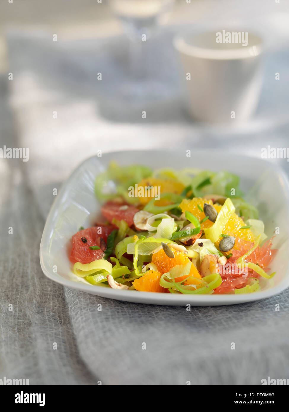 Lauch und Zitrusfrüchte Salat Stockfoto