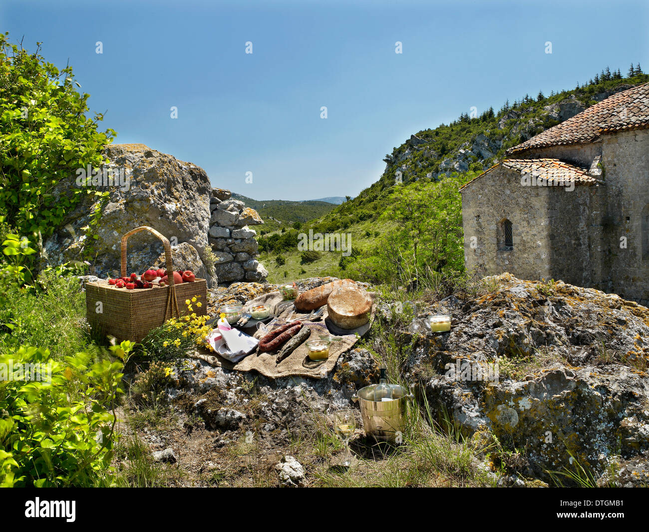 Landschaft in der Aude und Produkte aus dem lokalen Markt Stockfoto