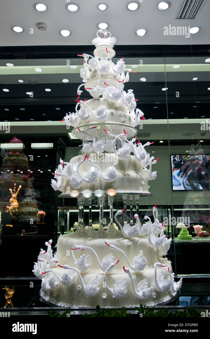 Teuerste Hochzeitstorte in Black Swan Luxus Konditorei in Peking, China. Es lohnt sich 1 999 999 RMB (315 000 $ oder 232 000 E) Stockfoto