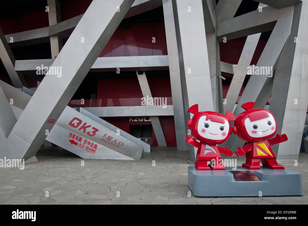 Maskottchen vor National Stadium auch bekannt als das Vogelnest in Chaoyang District, Beijing, China Stockfoto