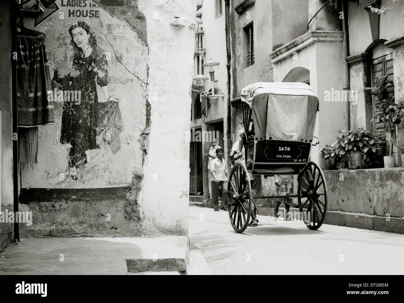 Rikscha in Kolkata Kalkutta in Westbengalen in Indien in Südasien. Transport Leben Lifestyle Kultur Gasse Gasse Reisen Stockfoto