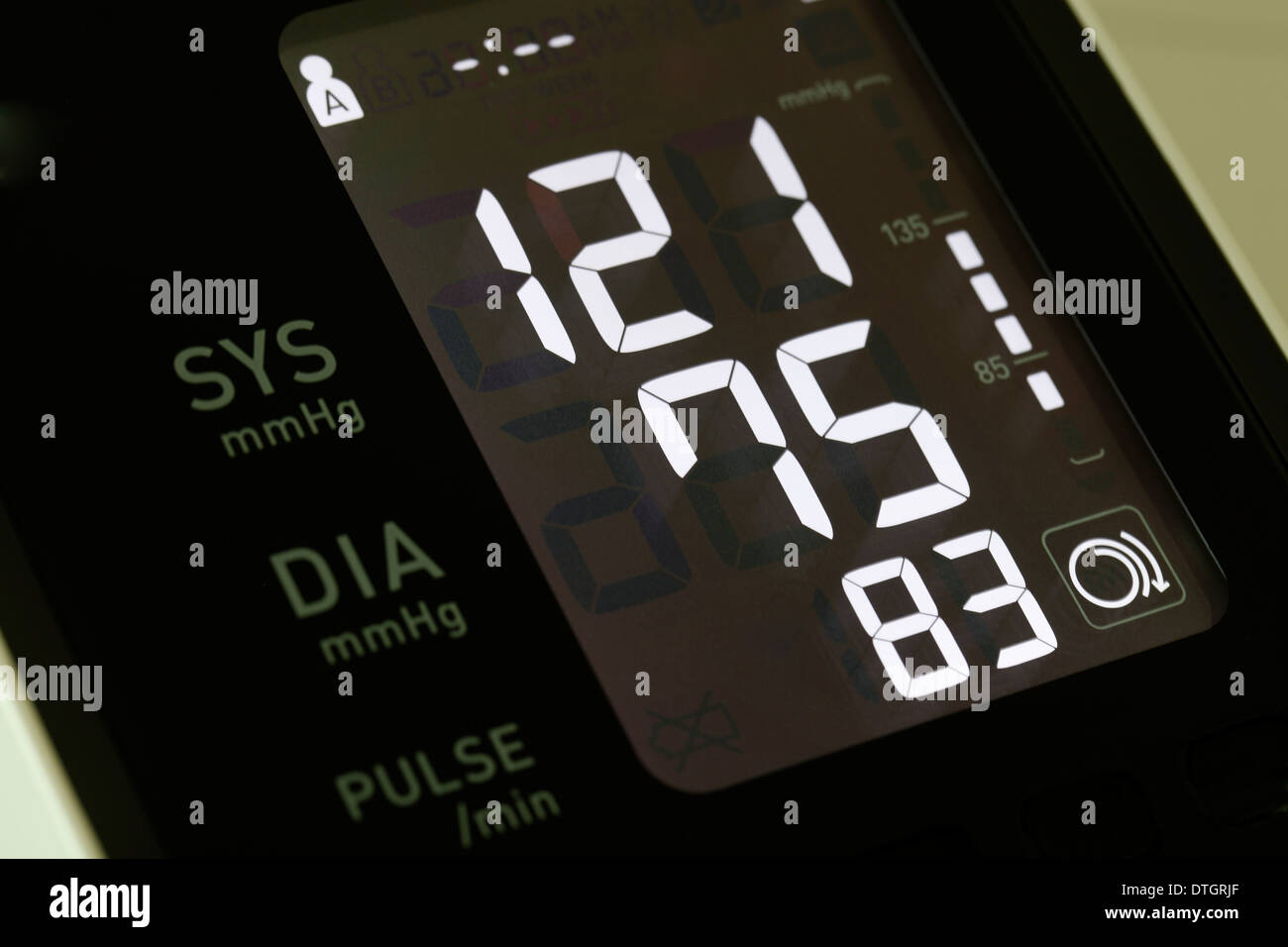 Detailansicht eines Blutdruck-Monitor-Bildschirm Stockfoto