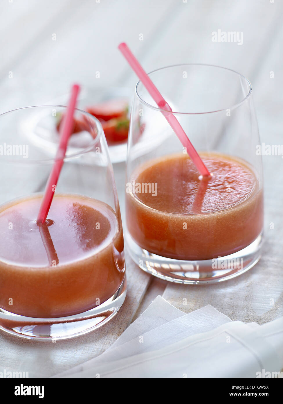 FLOC de Gascogne cocktail mit Erdbeeren und Feigen Sirup Stockfoto