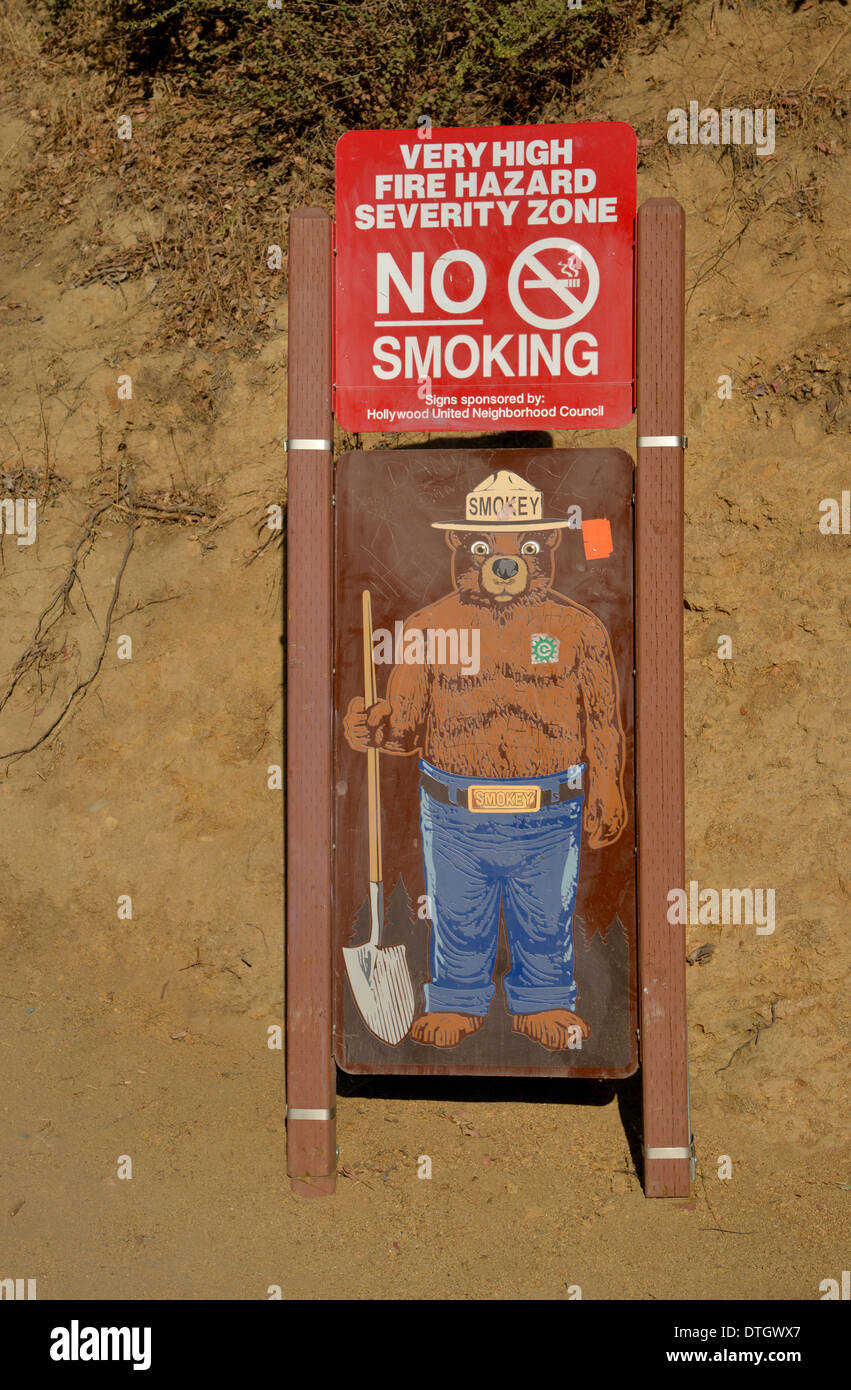 Smokey Bär Feuer Warnzeichen in heißen und trockenen Kalifornien Zunder Stockfoto