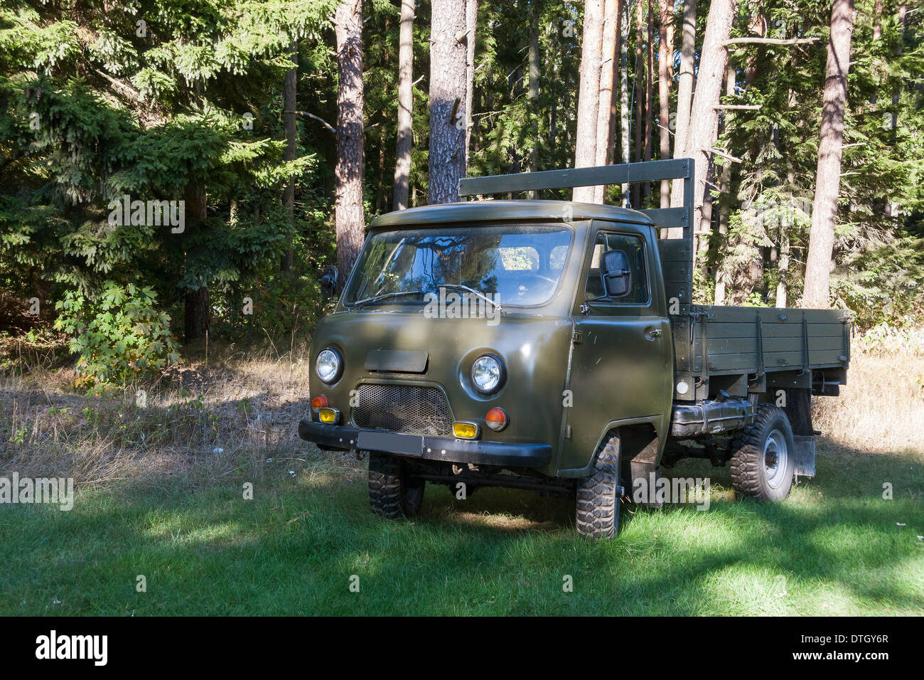 Alten sowjetischen Zeit russische Transport-Fahrzeug mit einer box Stockfoto