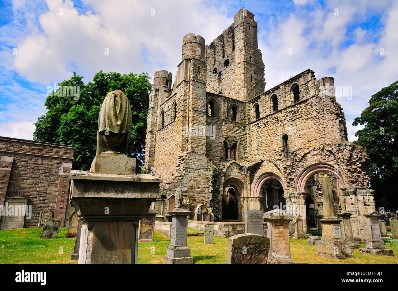 Die Ruinen der Kelso Abbey, 12. Jahrhundert, Kelso, Scottish Borders, Schottland, Vereinigtes Königreich Stockfoto