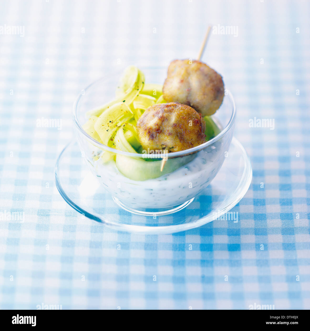 Shepherd's Pie Fleischbällchen mit tzatziki Stockfoto