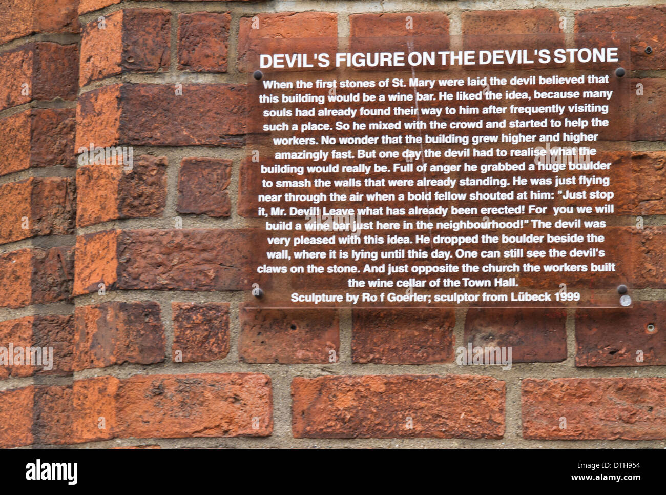 Inschrift Platte Devils Figur St. Mary's-Kirche-Marienkirche-Lübeck-Deutschland Stockfoto