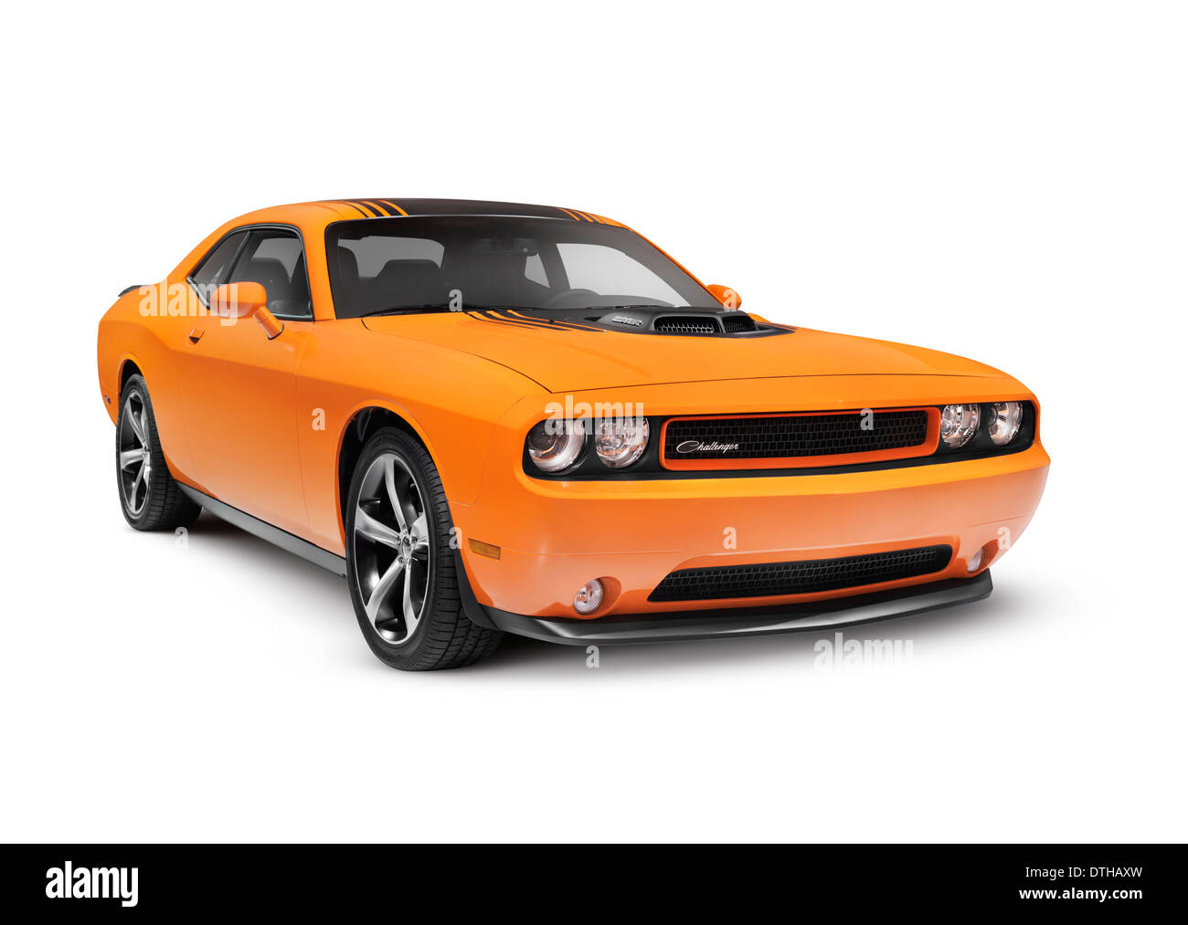 Führerschein und Drucke auf MaximImages.com - Orange 2014 Dodge Challenger Muscle Car isoliert auf weißem Hintergrund mit Clipping-Pfad Stockfoto