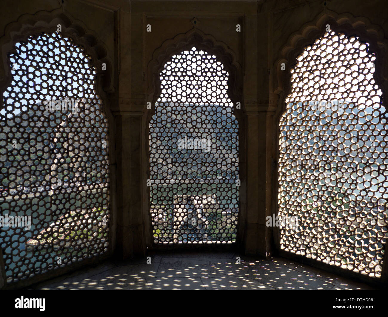 Steinerne Gitter Bildschirme, Fort nr Jaipur, Rajasthan, IndiaJaipur, Rajasthan, Indien Stockfoto