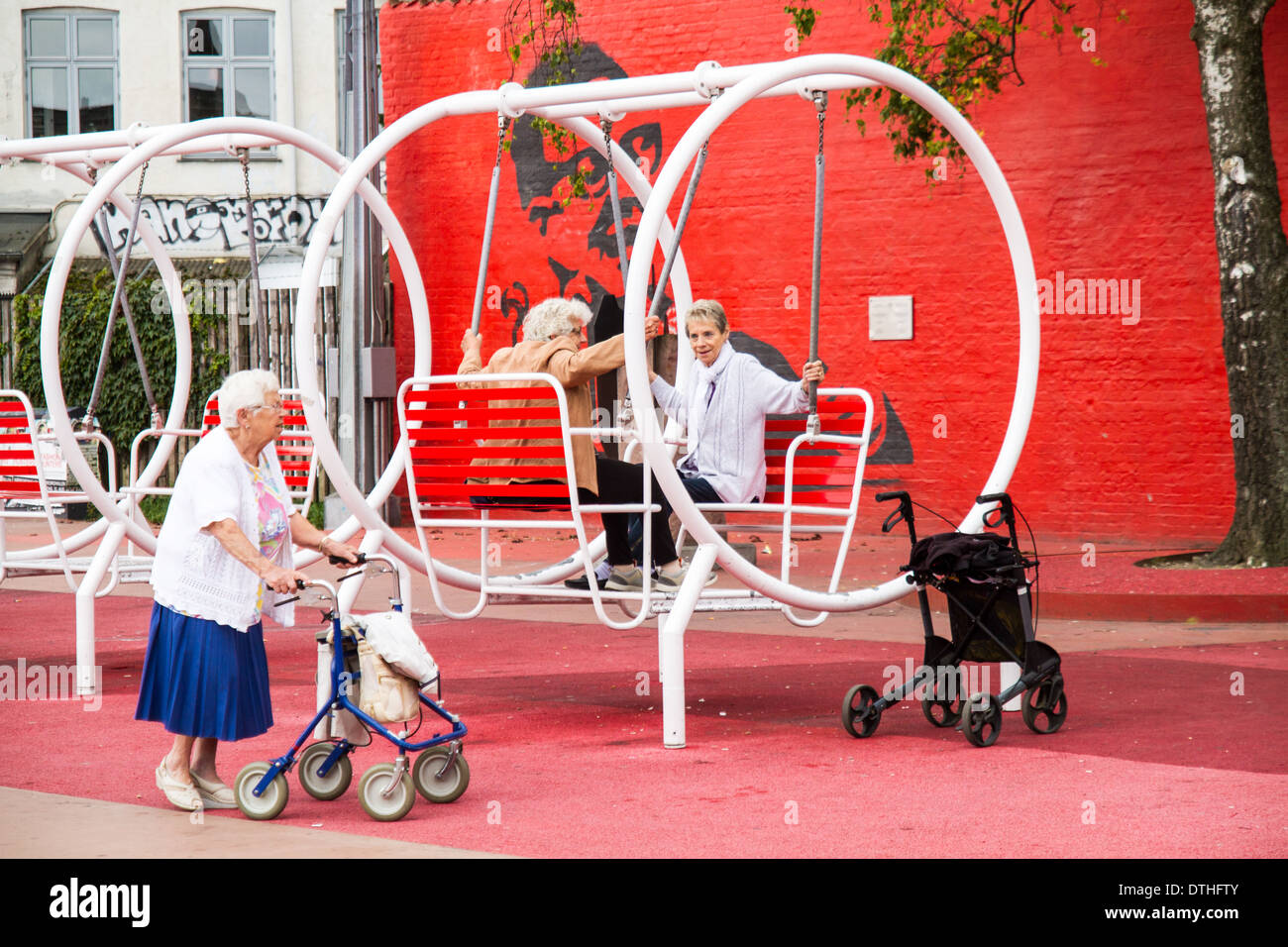 Superkilen ist ein öffentlicher Park in Nørrebro Bezirk von Kopenhagen, Dänemark. Stockfoto