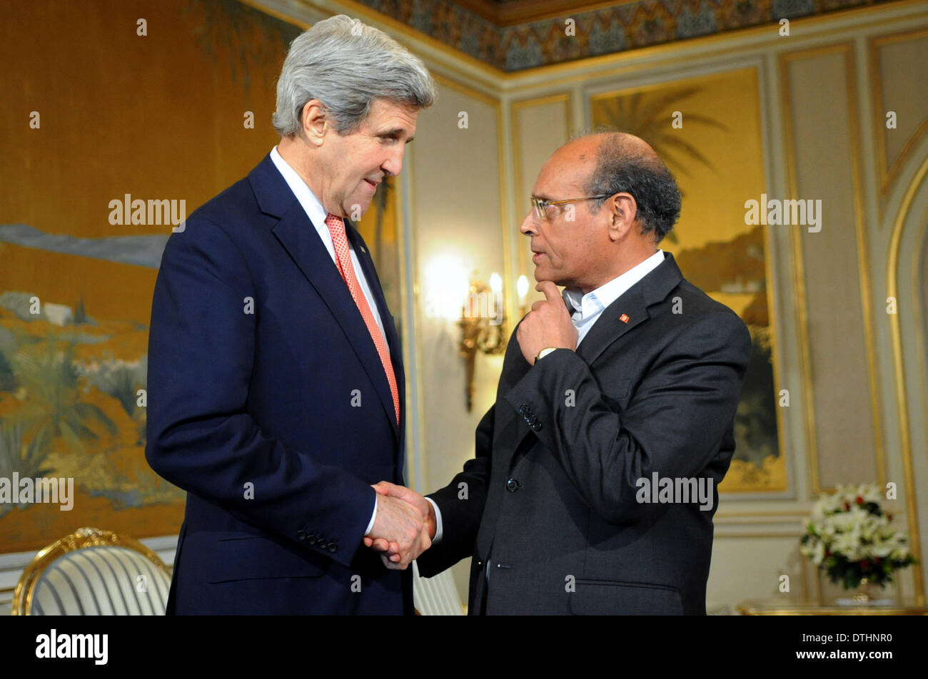 UNS Außenminister John Kerry Treffen mit tunesischen Präsidenten Moncef Marzouki in Residenz des Präsidenten Karthago 18. Februar 2014 in Karthago, Tunesien. Stockfoto