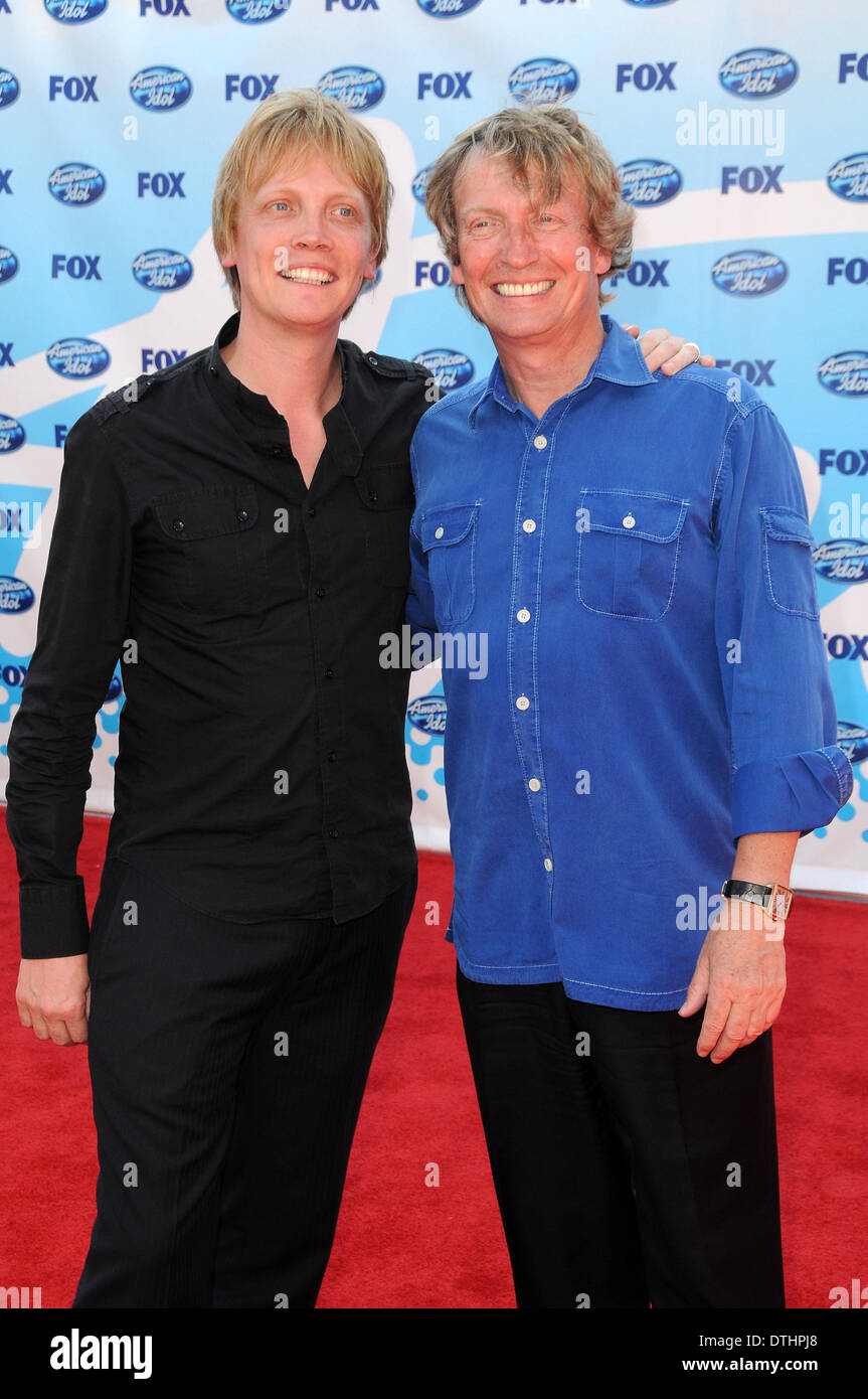 Nigel Lythgoe und Sohn in das 'American Idol' Grand Finale 2009. Nokia Theatre, Los Angeles, CA. 20.05.09 Stockfoto
