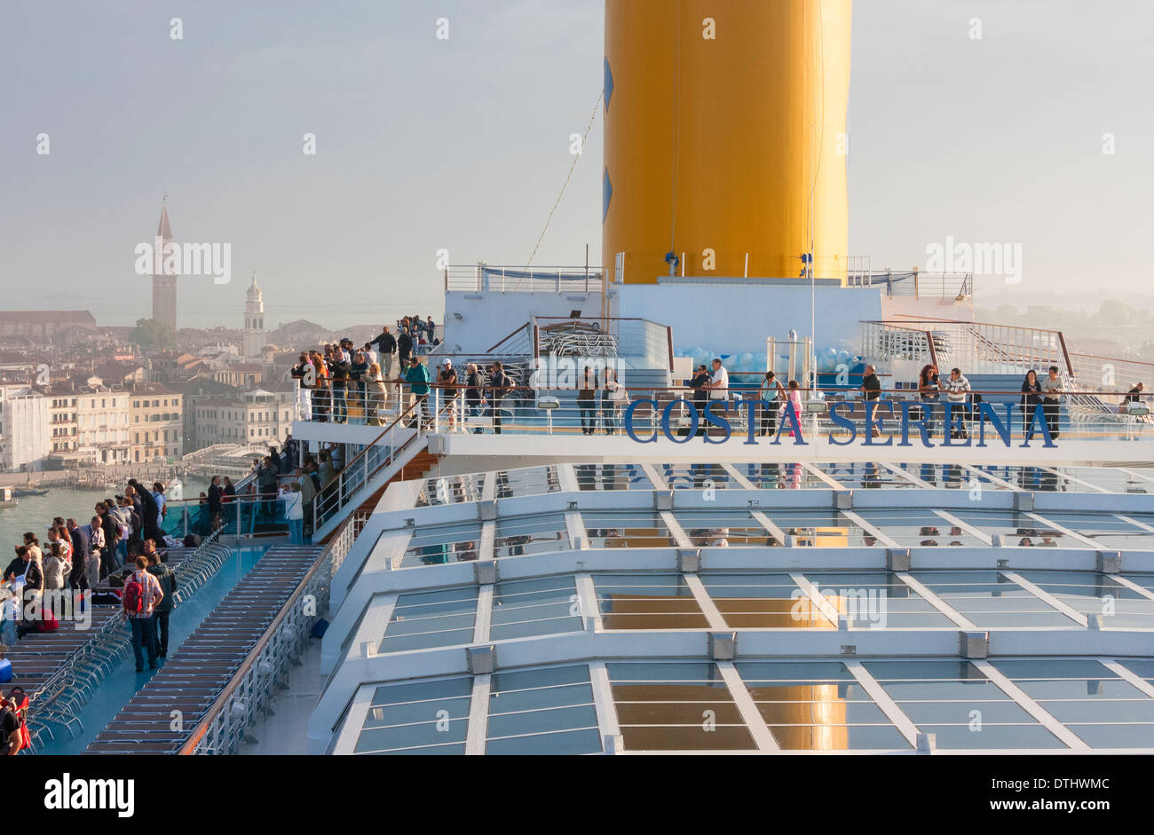 Kreuzfahrtschiff Costa Serena in Venedig, Italien, Europa ankommen. Stockfoto