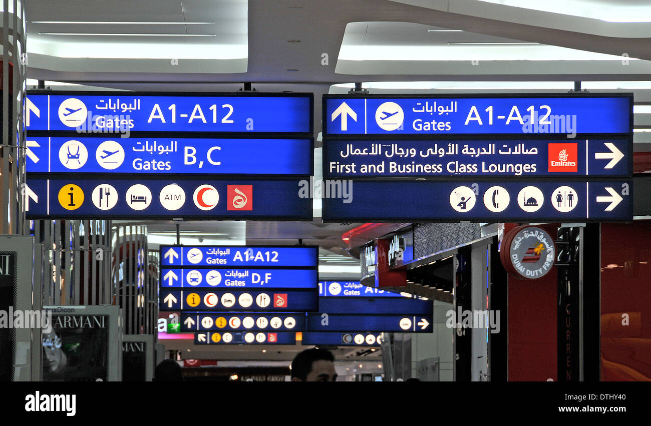 Informationsschild, Dubai International Airport, Vereinigte Arabische Emirate Stockfoto