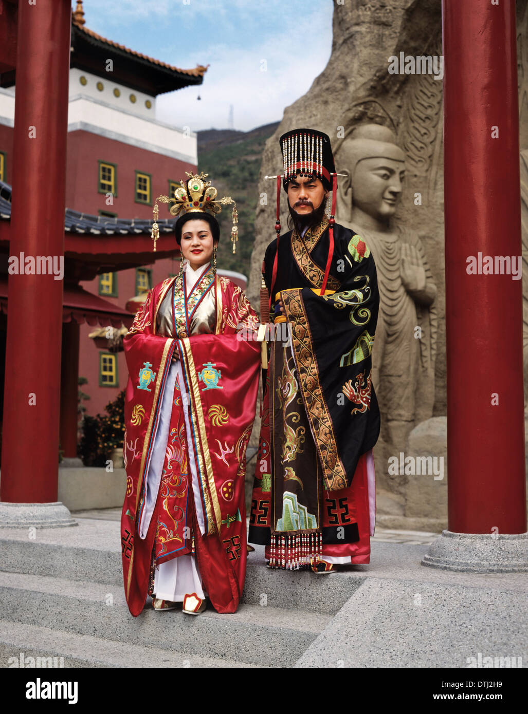 Mann und Frau in den Song-Dynastie Kostümen gekleidet Stockfoto
