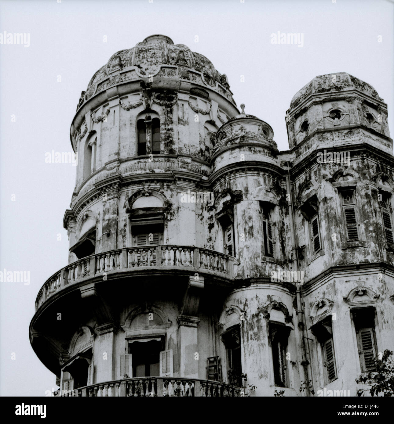 Esplanade-Villen in Kolkata Kalkutta in Westbengalen in Indien in Südasien. Haus Gehäuse verfallenen Verfall Mansion Architektur Reisen Stockfoto