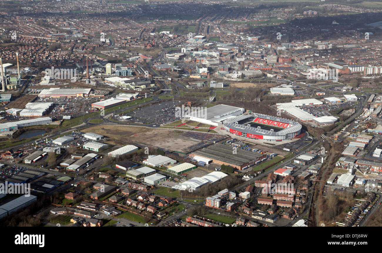 Luftaufnahme von St Helens mit der Rugby League Boden Prominente Stockfoto