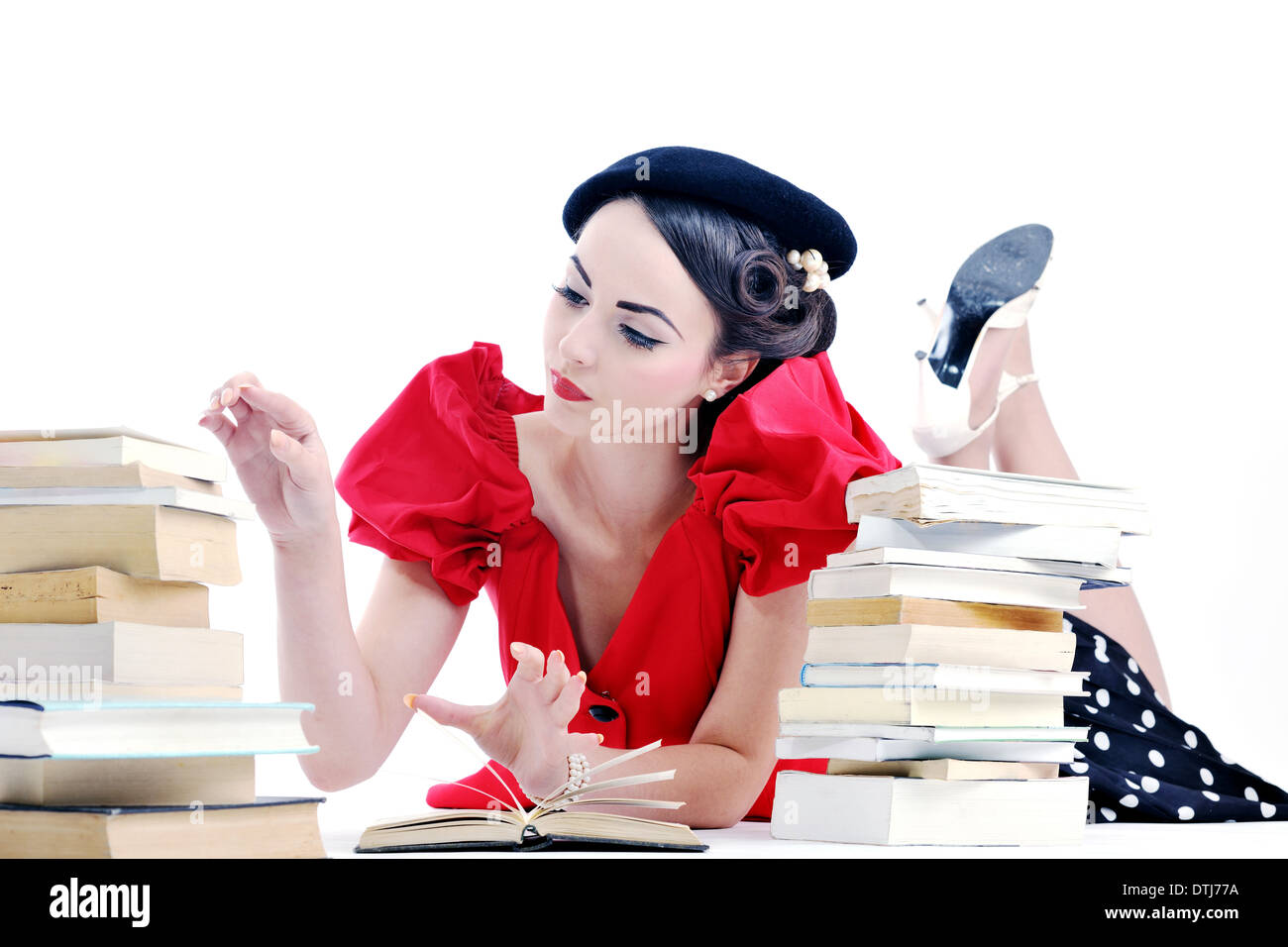 schöne junge Frau, Buch lesen Stockfoto