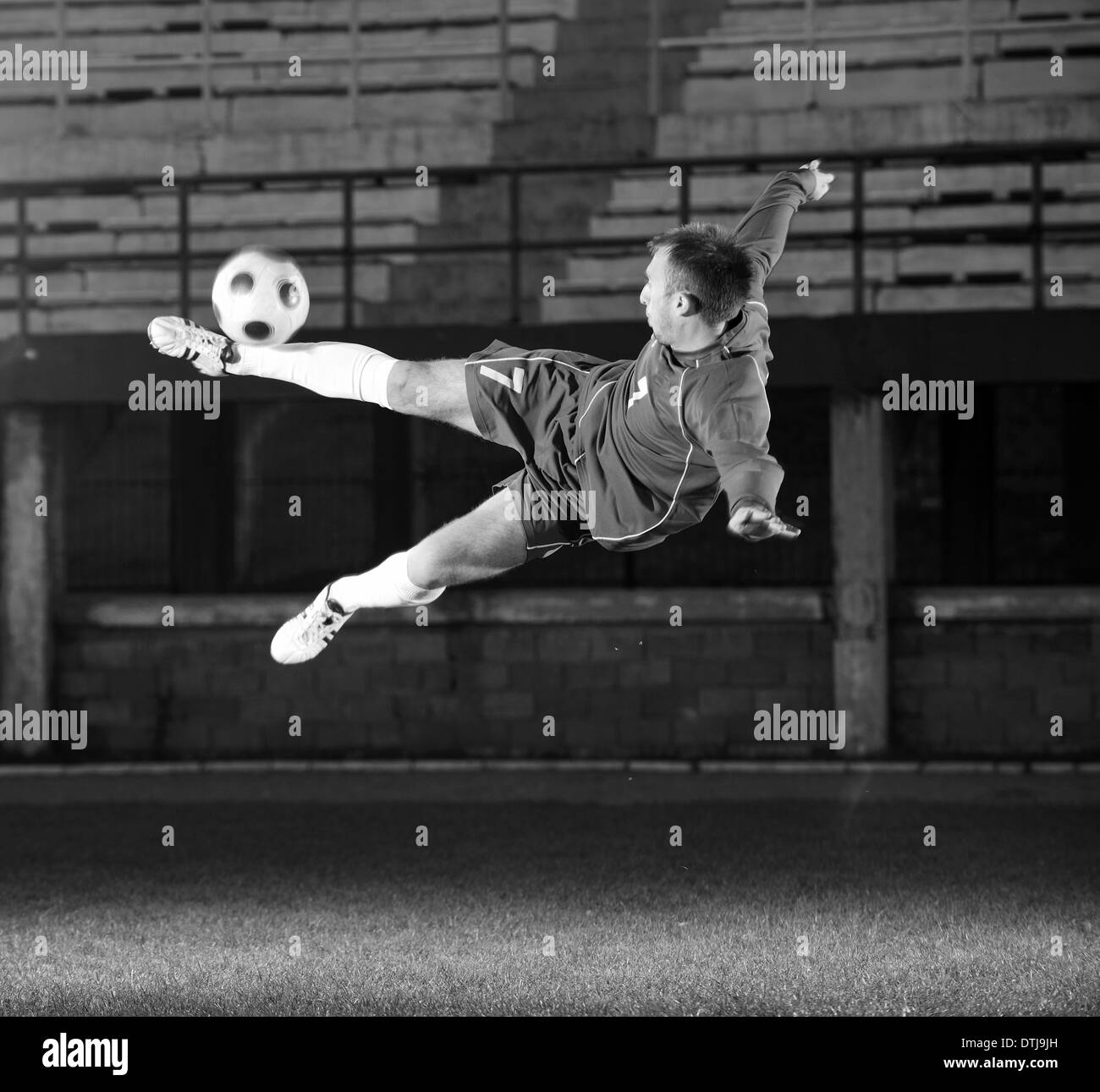 Football-Spieler in Aktion Stockfoto