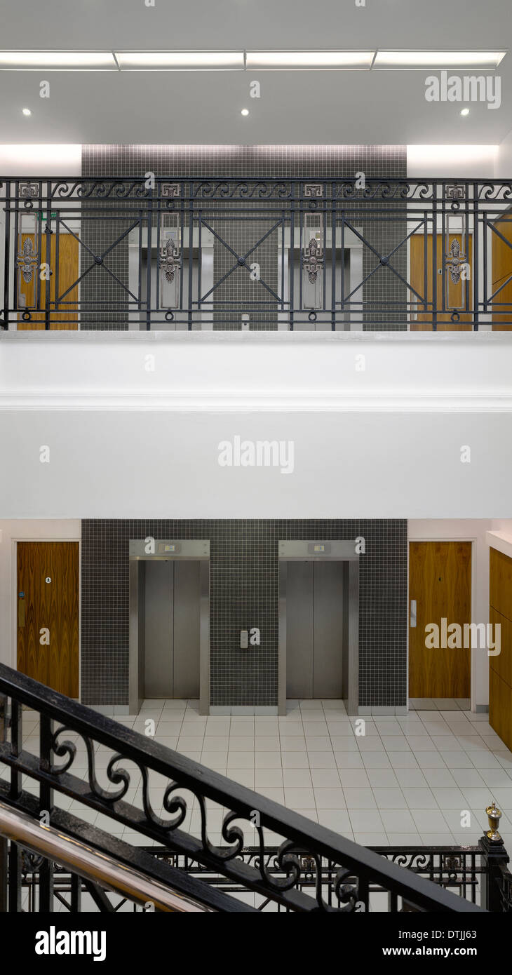 Lobby mit Aufzügen, Blackfriars House, Manchester, Greater Manchester Stockfoto