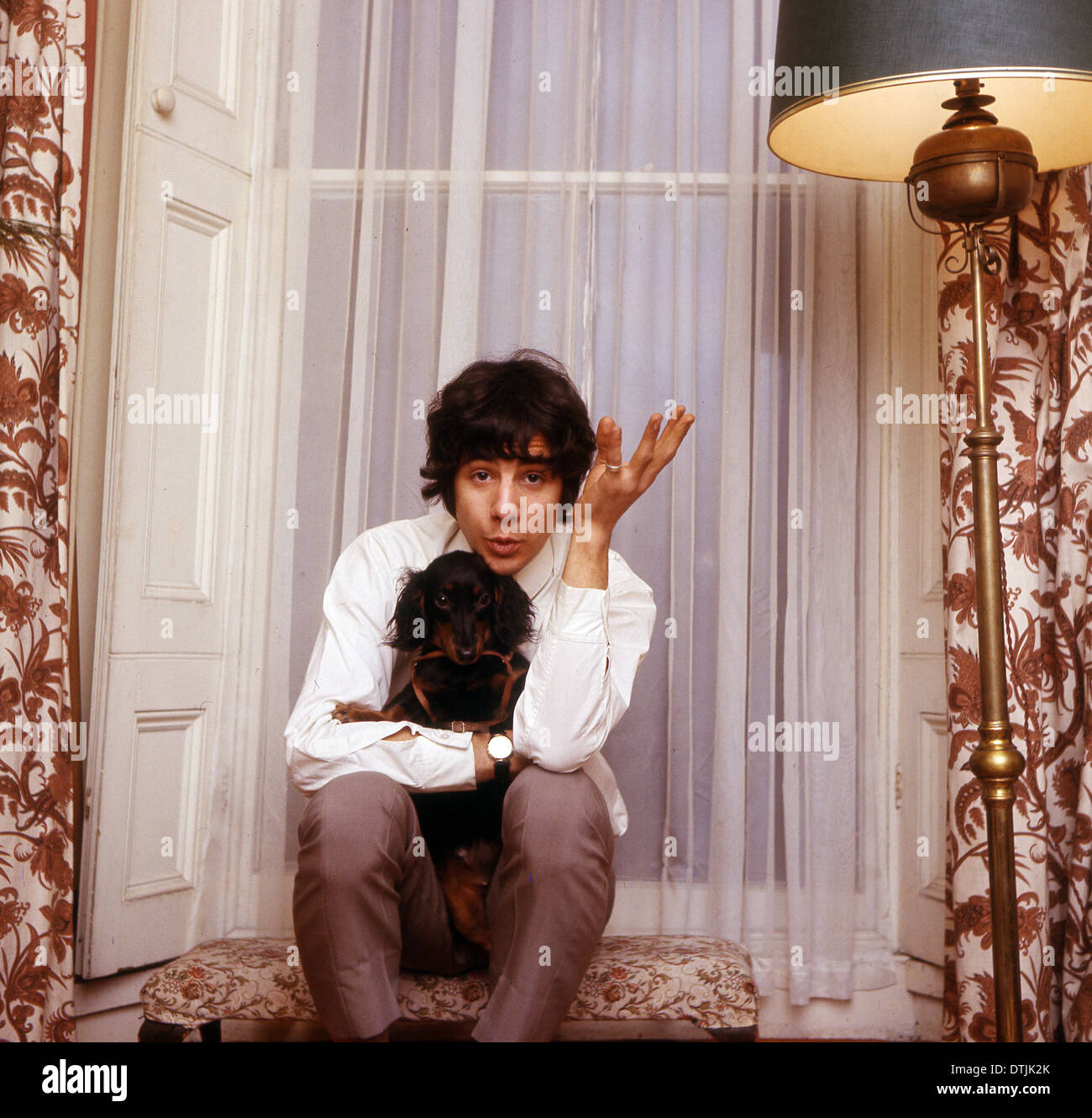 CAT STEVENSUKPopSängerin in seinem Londoner Haus im Jahr 1967. Foto